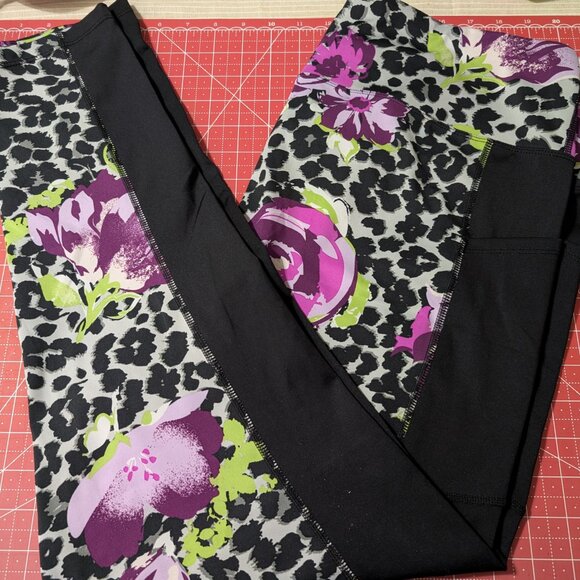Like NEW LuLaRoe Fearless Leggings - Picture 2 of 9